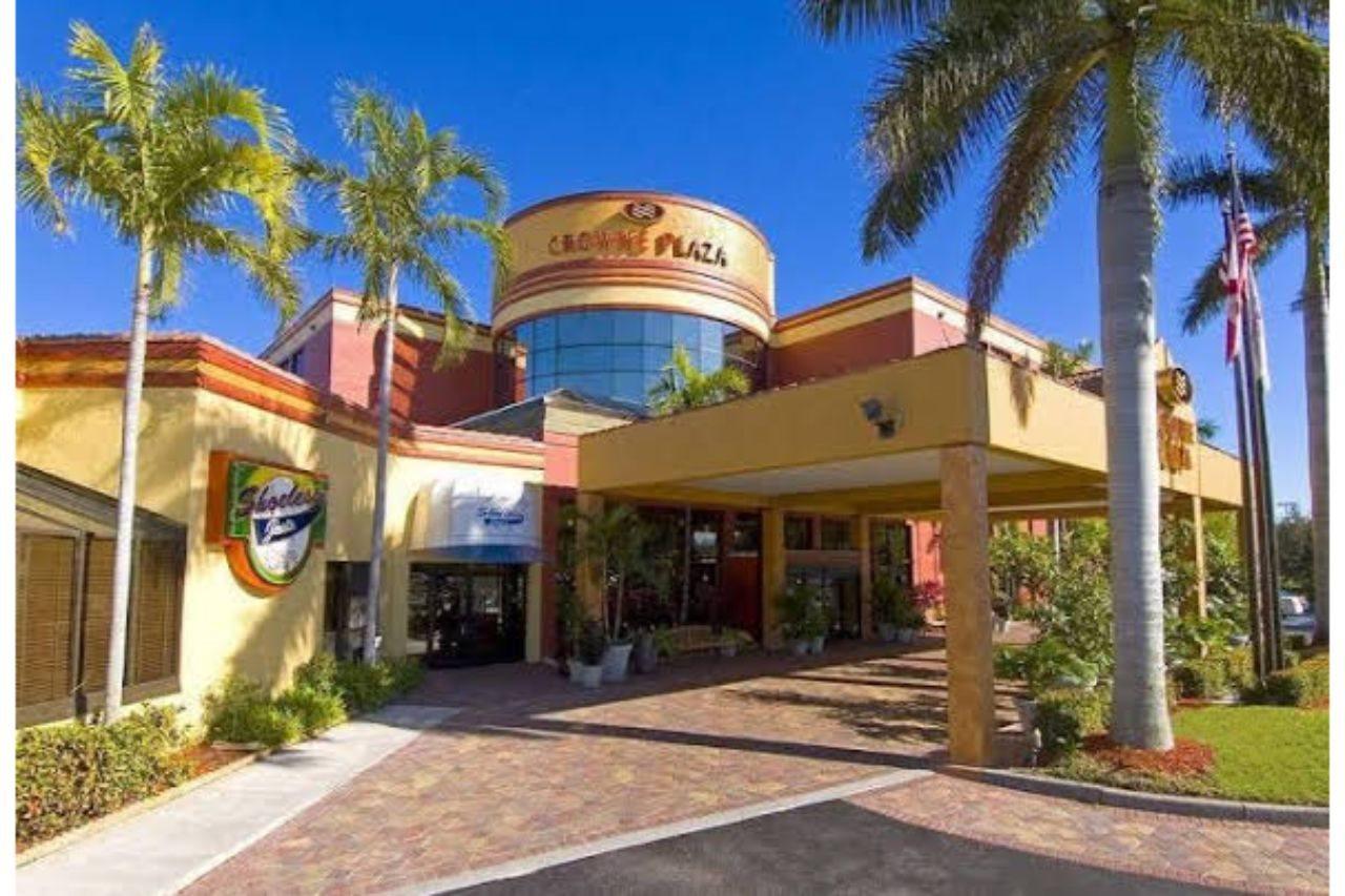 Doubletree By Hilton Fort Myers At Bell Tower Shops Екстериор снимка