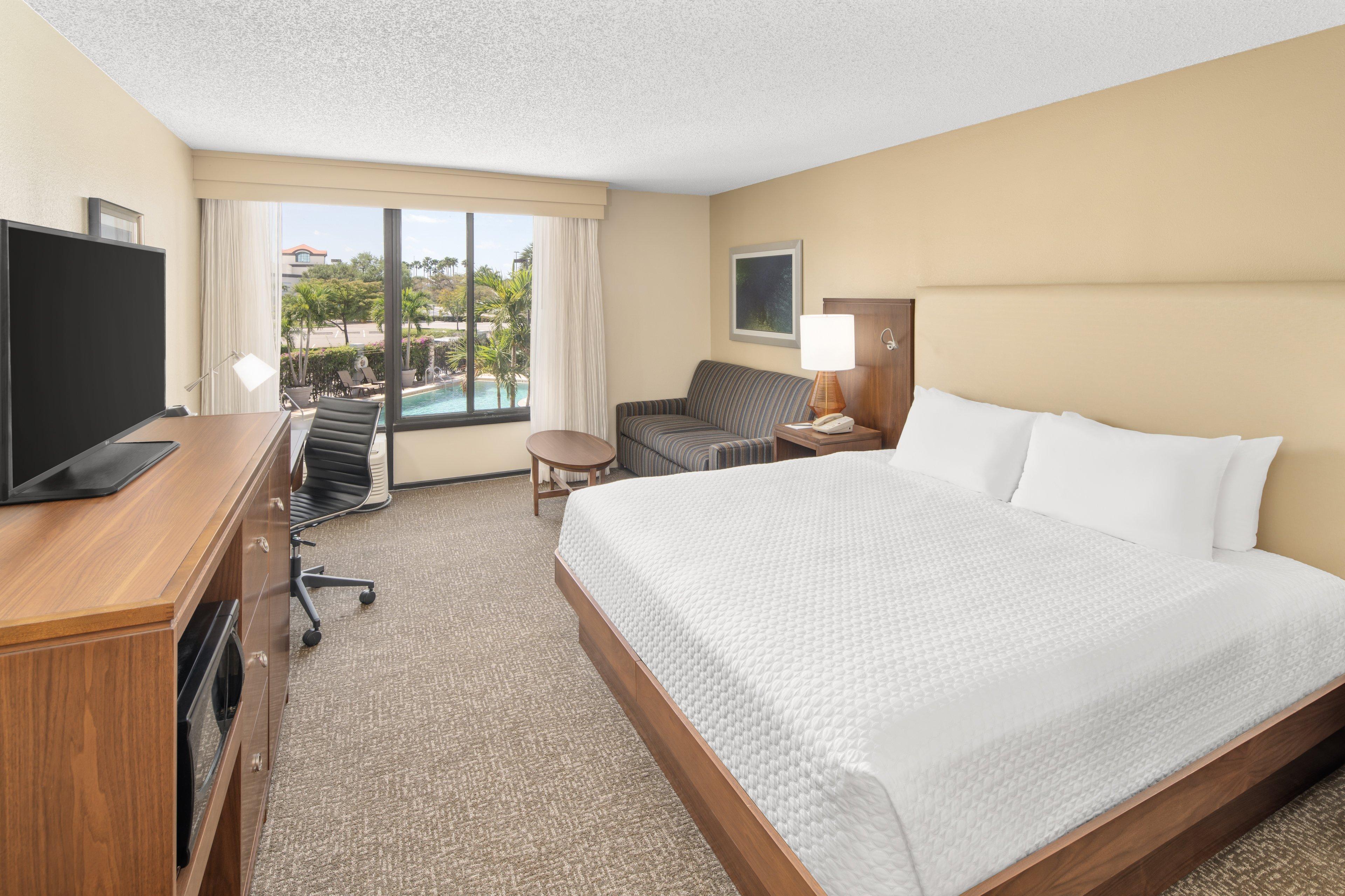 Doubletree By Hilton Fort Myers At Bell Tower Shops Екстериор снимка