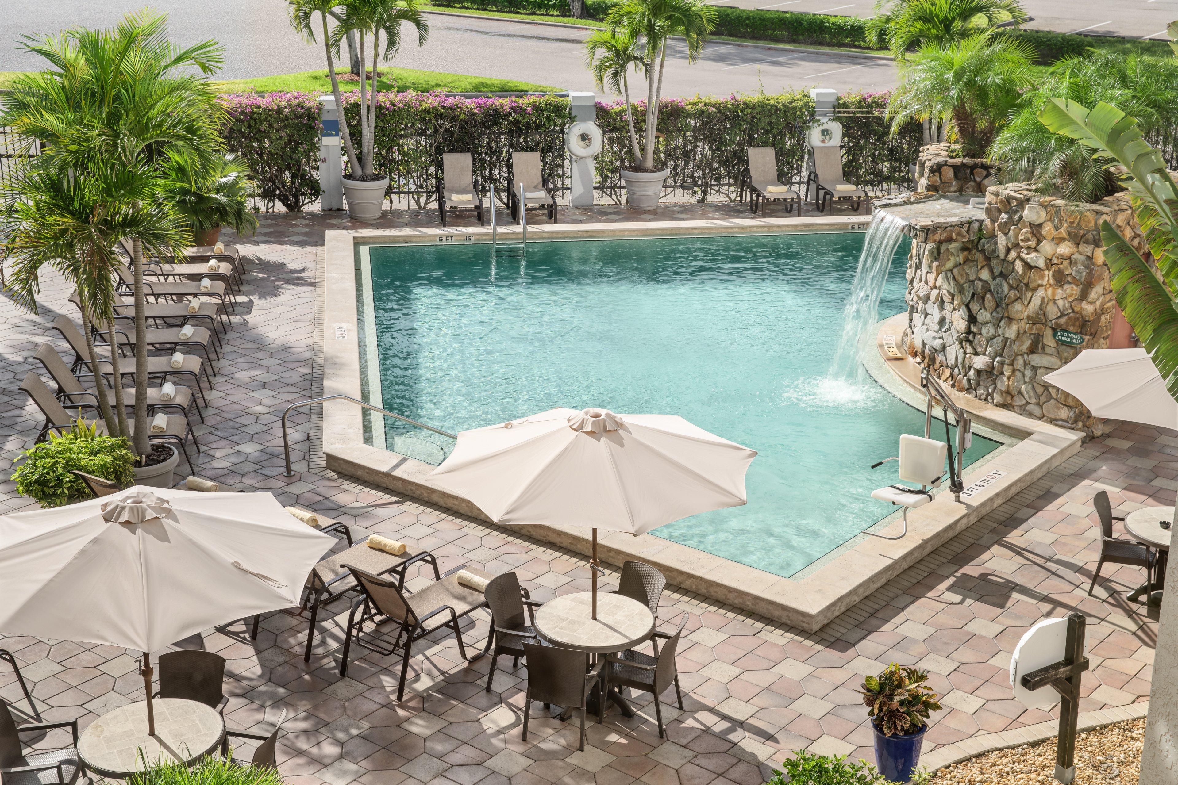 Doubletree By Hilton Fort Myers At Bell Tower Shops Екстериор снимка