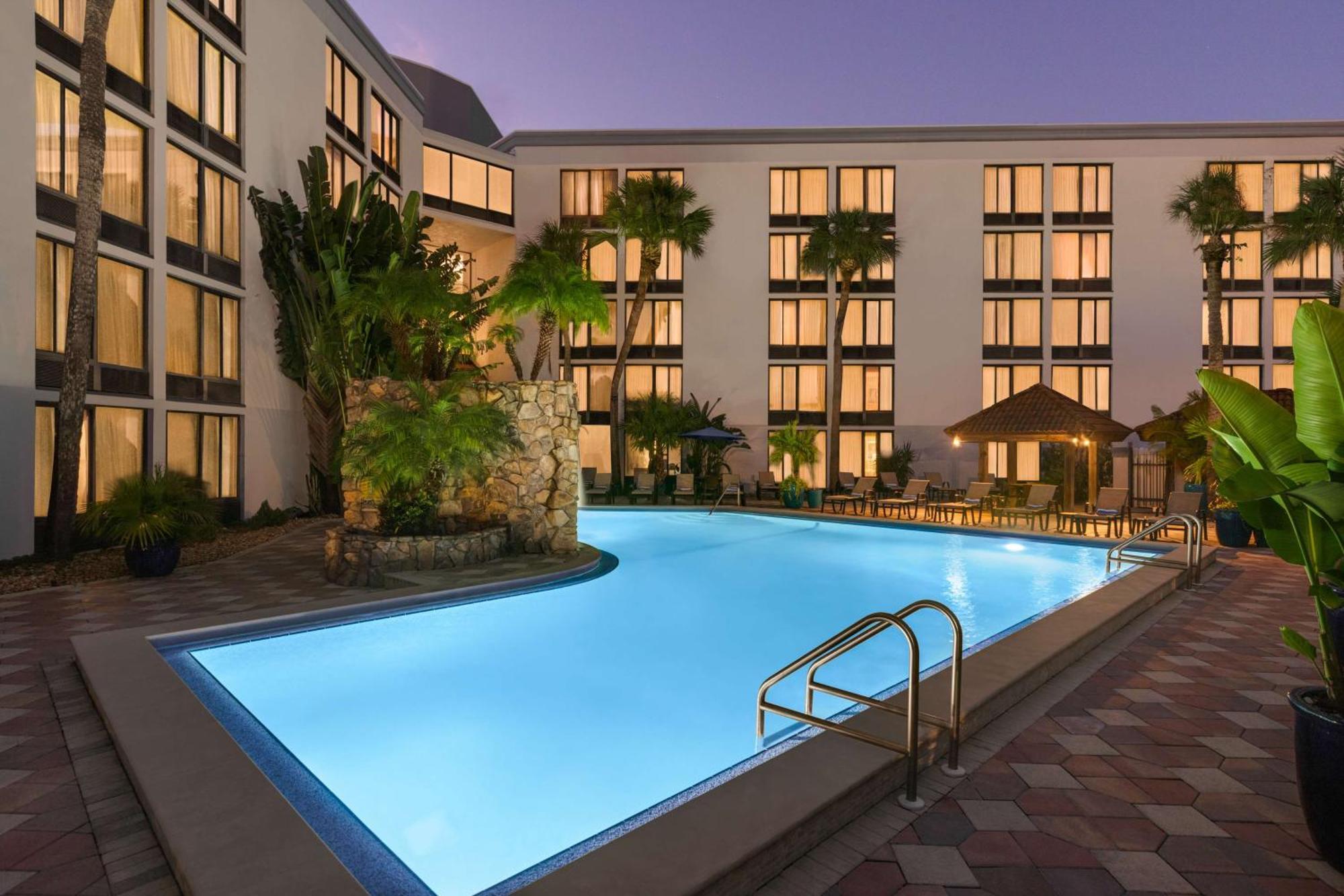 Doubletree By Hilton Fort Myers At Bell Tower Shops Екстериор снимка