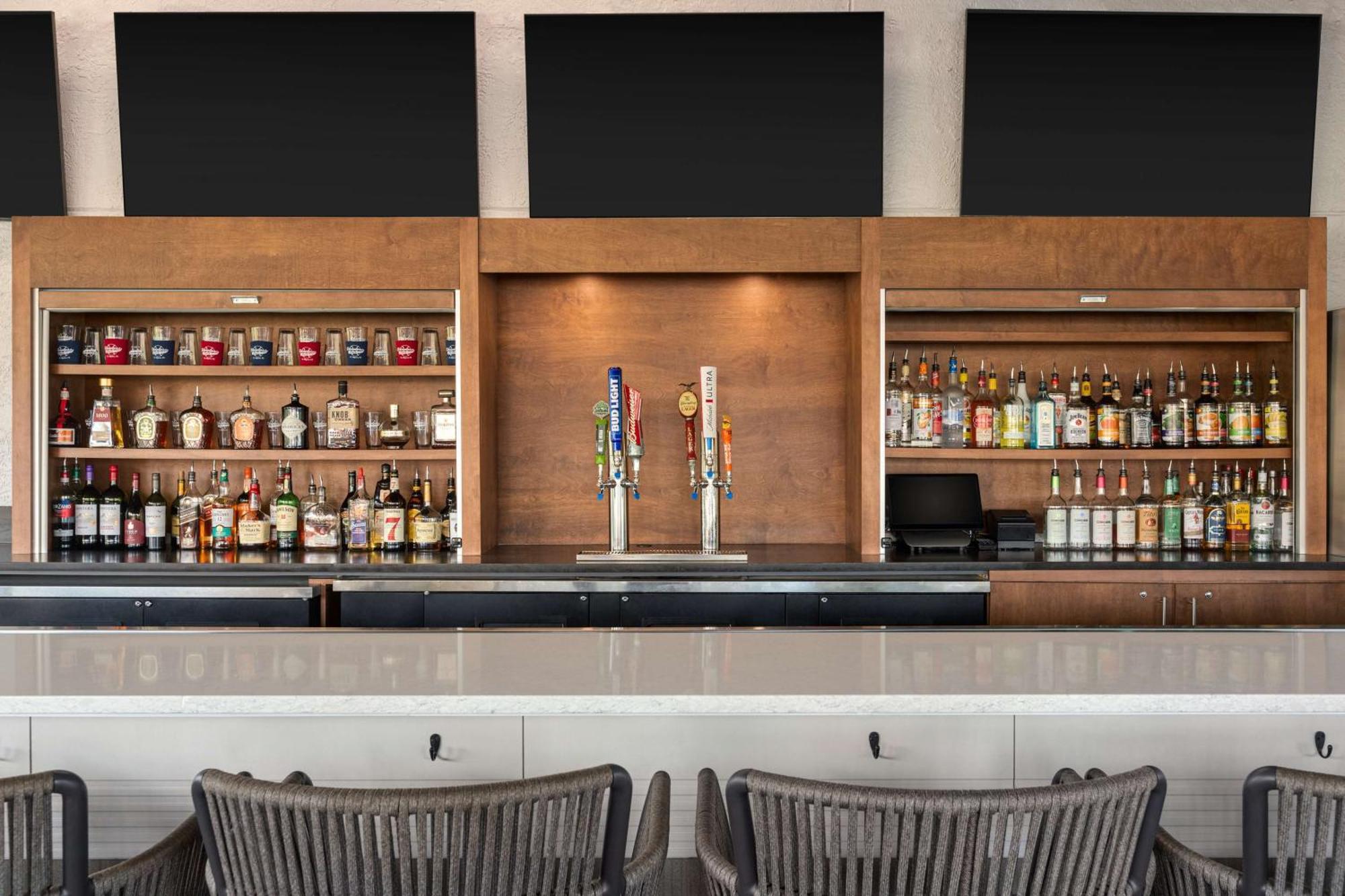 Doubletree By Hilton Fort Myers At Bell Tower Shops Екстериор снимка