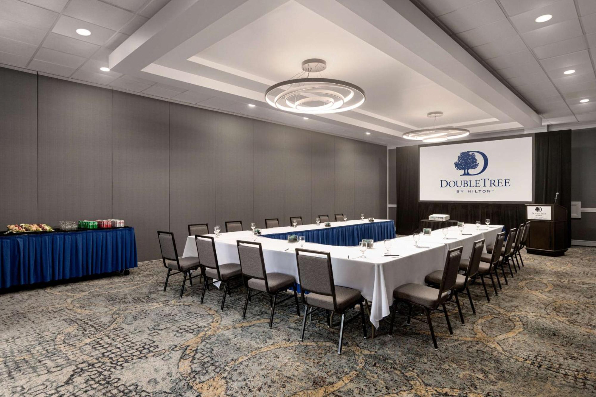 Doubletree By Hilton Fort Myers At Bell Tower Shops Екстериор снимка