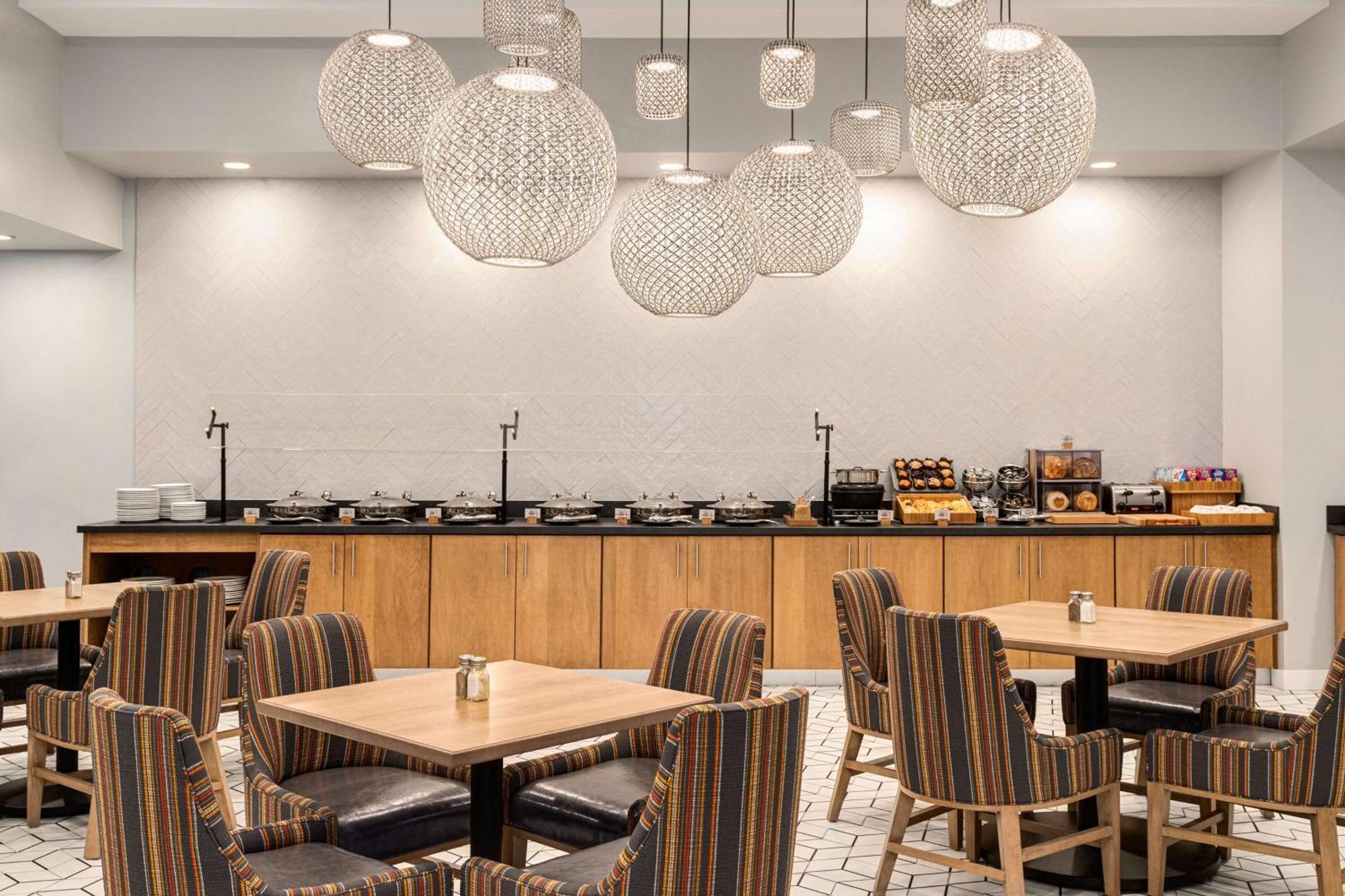 Doubletree By Hilton Fort Myers At Bell Tower Shops Екстериор снимка