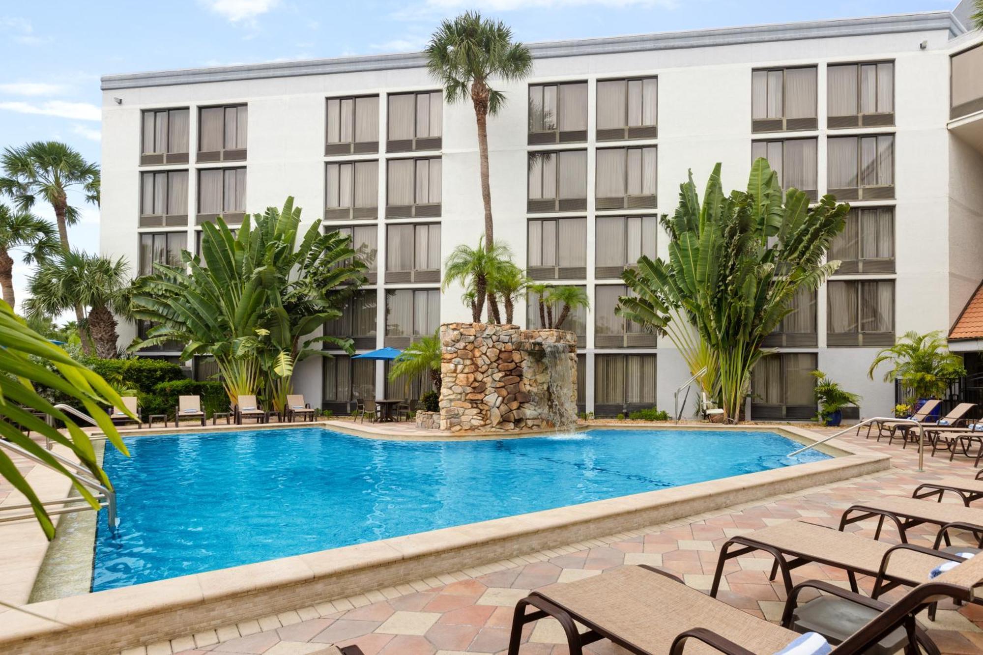 Doubletree By Hilton Fort Myers At Bell Tower Shops Екстериор снимка