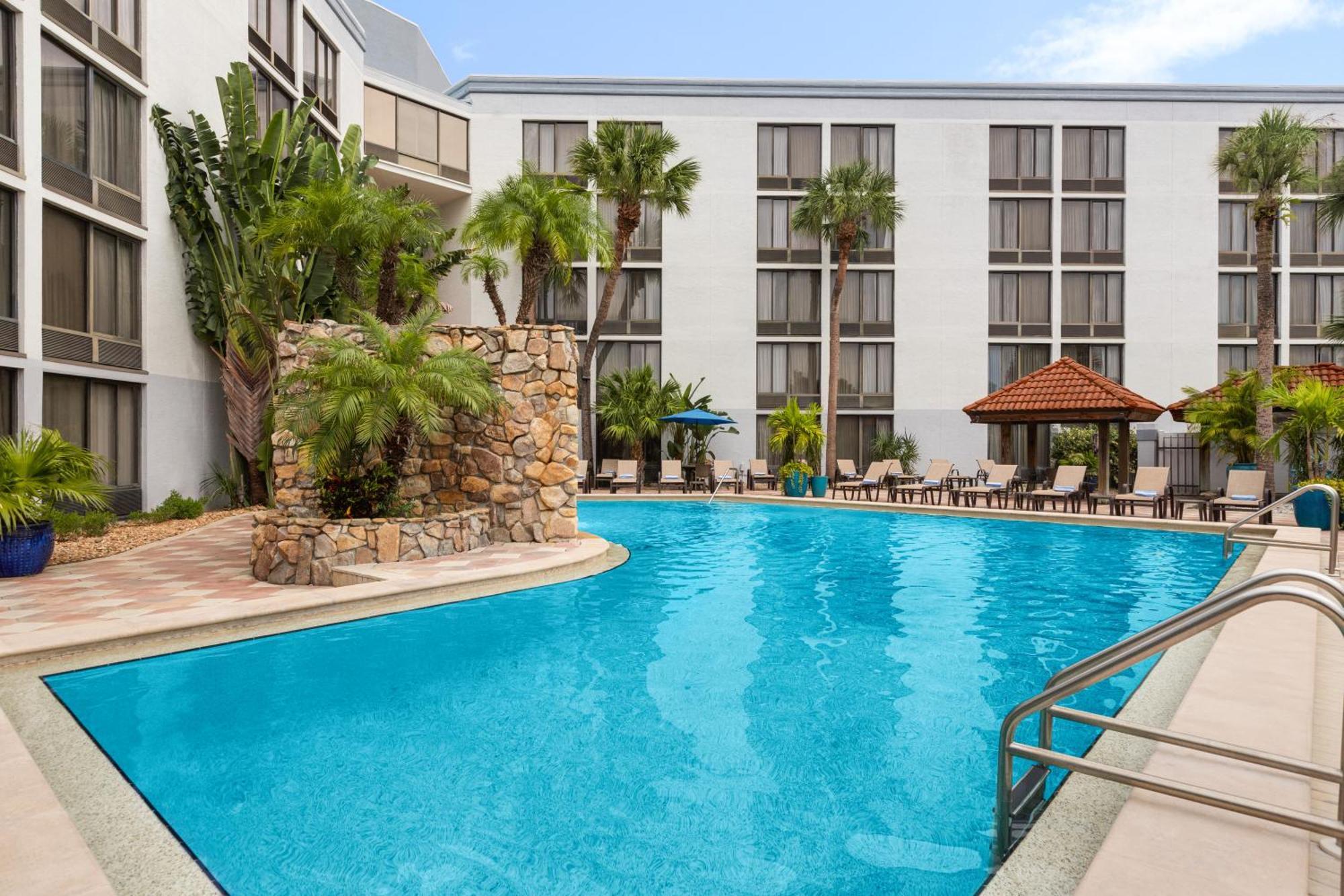 Doubletree By Hilton Fort Myers At Bell Tower Shops Екстериор снимка