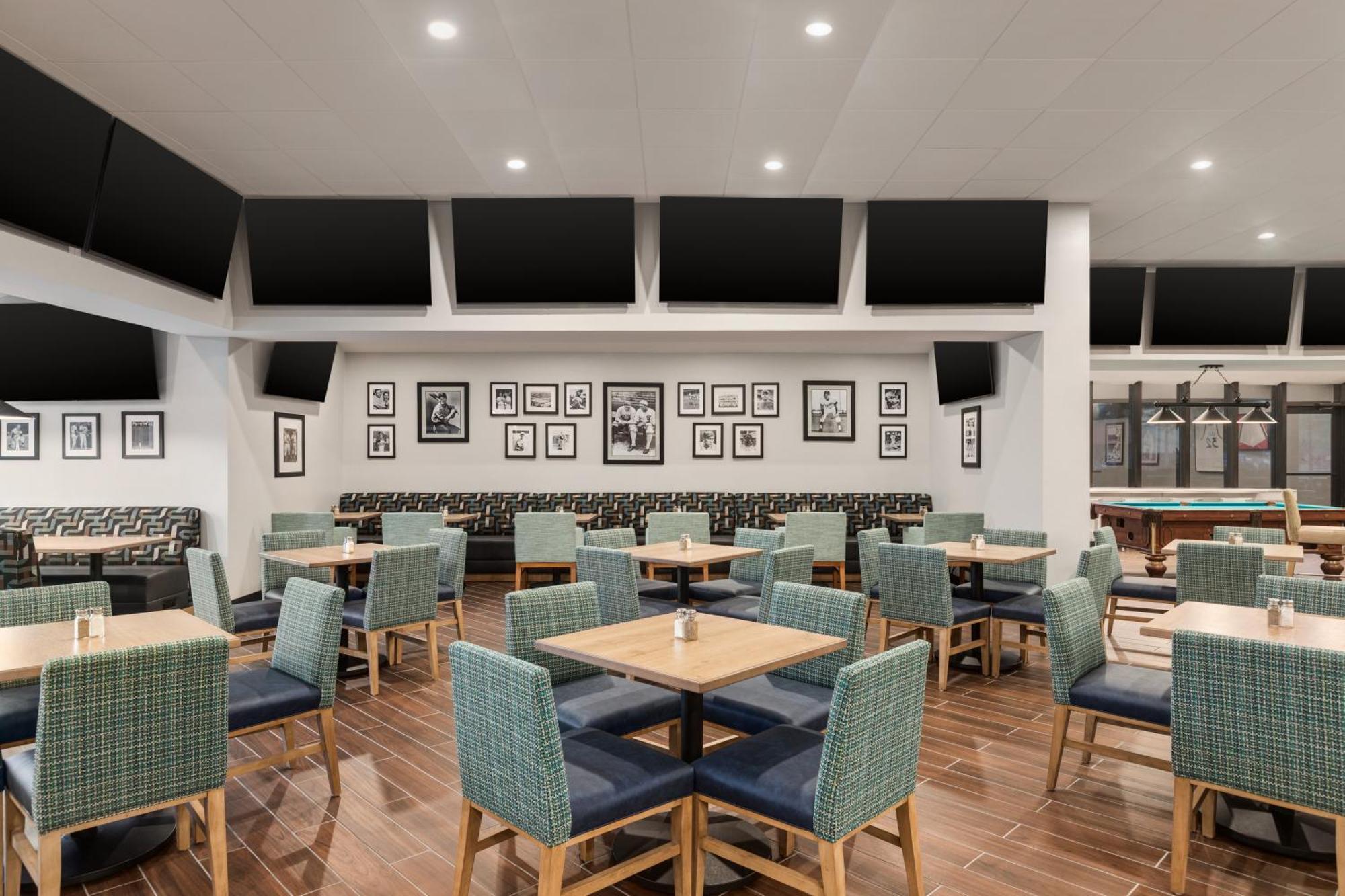 Doubletree By Hilton Fort Myers At Bell Tower Shops Екстериор снимка