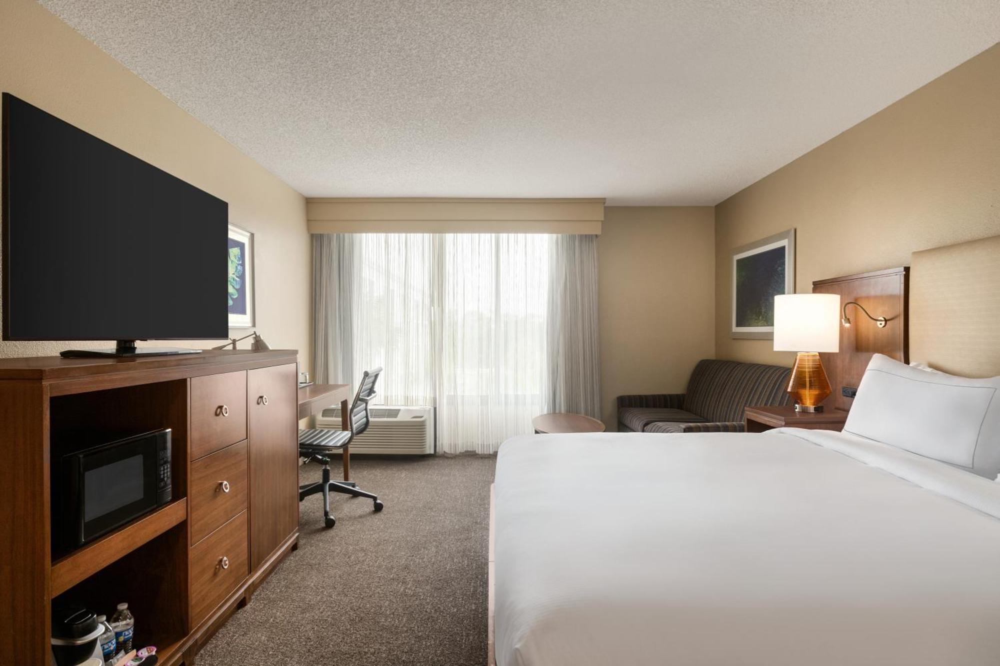 Doubletree By Hilton Fort Myers At Bell Tower Shops Екстериор снимка