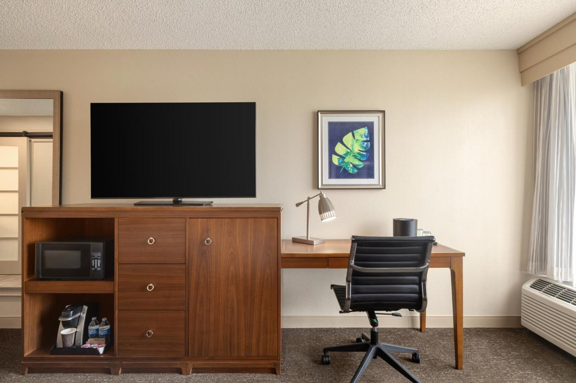 Doubletree By Hilton Fort Myers At Bell Tower Shops Екстериор снимка