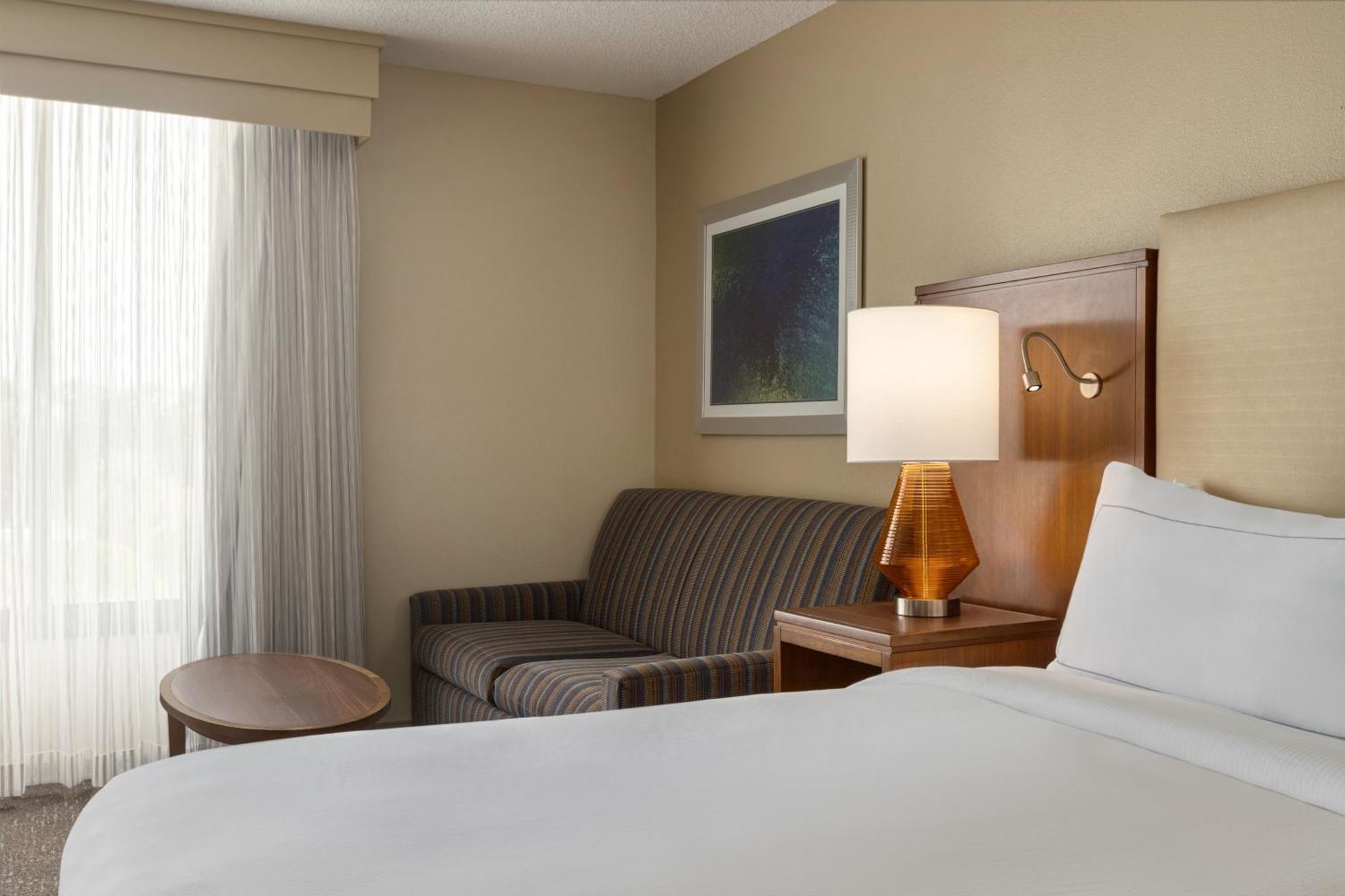 Doubletree By Hilton Fort Myers At Bell Tower Shops Екстериор снимка