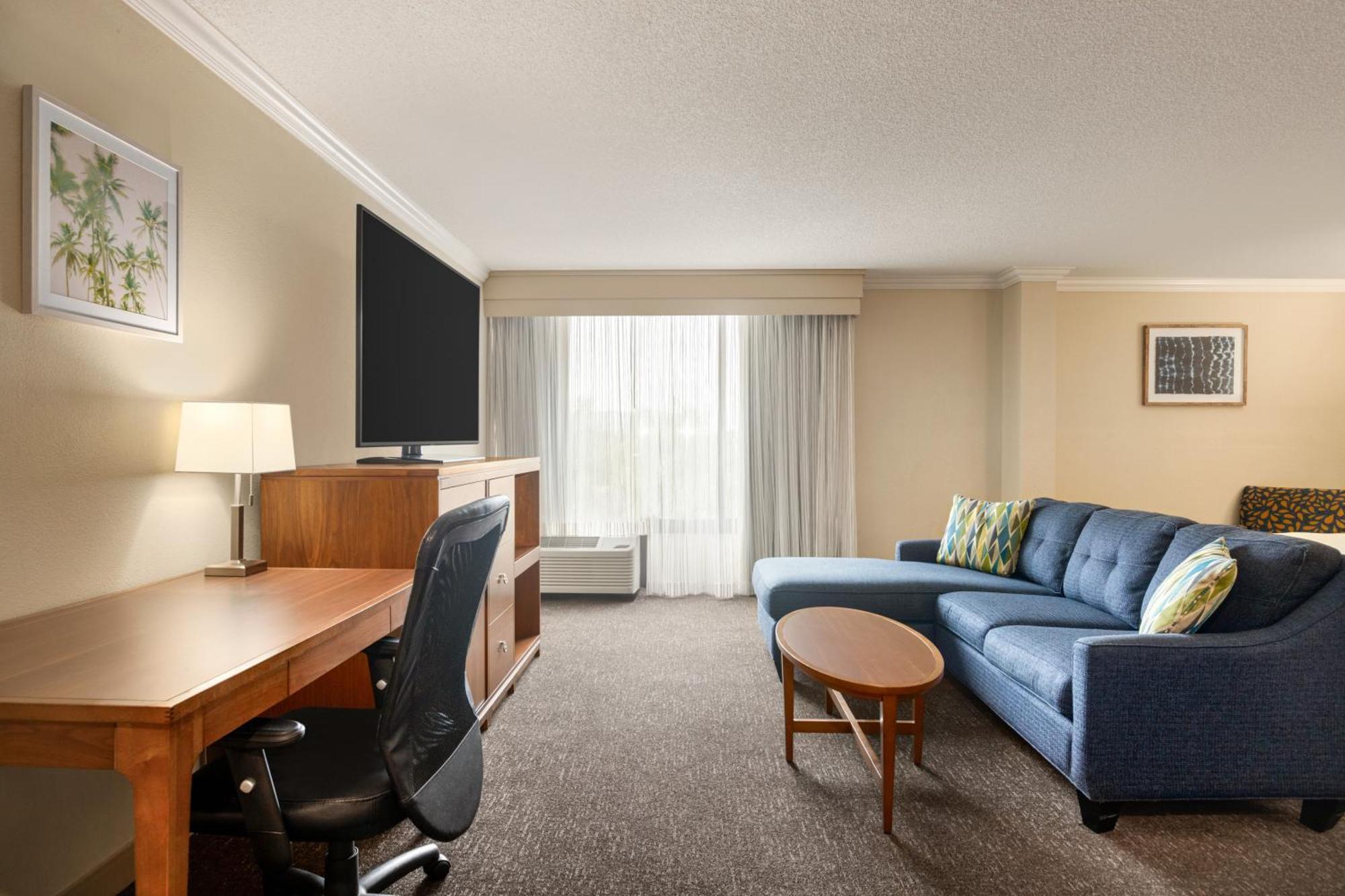 Doubletree By Hilton Fort Myers At Bell Tower Shops Екстериор снимка