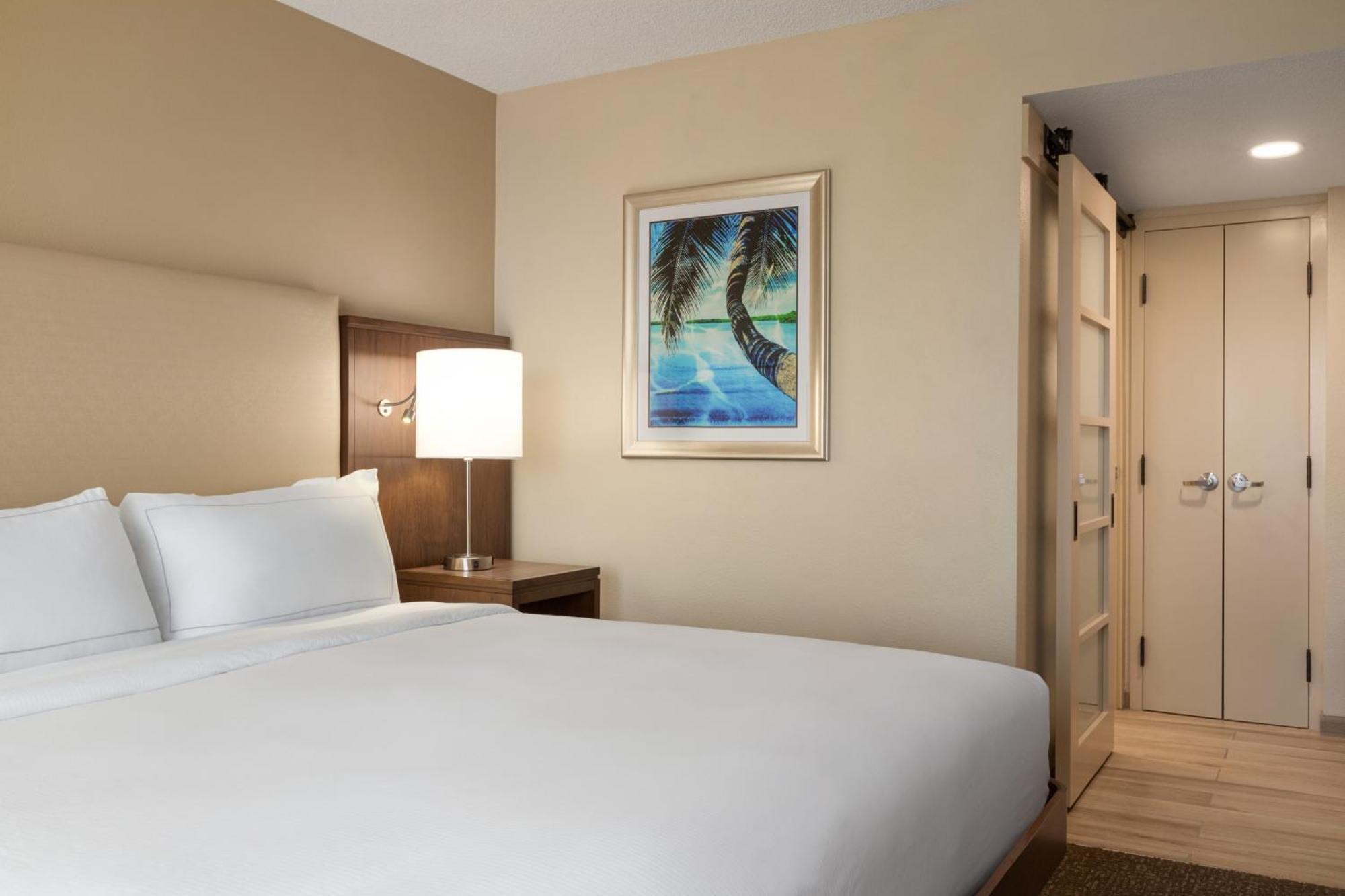Doubletree By Hilton Fort Myers At Bell Tower Shops Екстериор снимка
