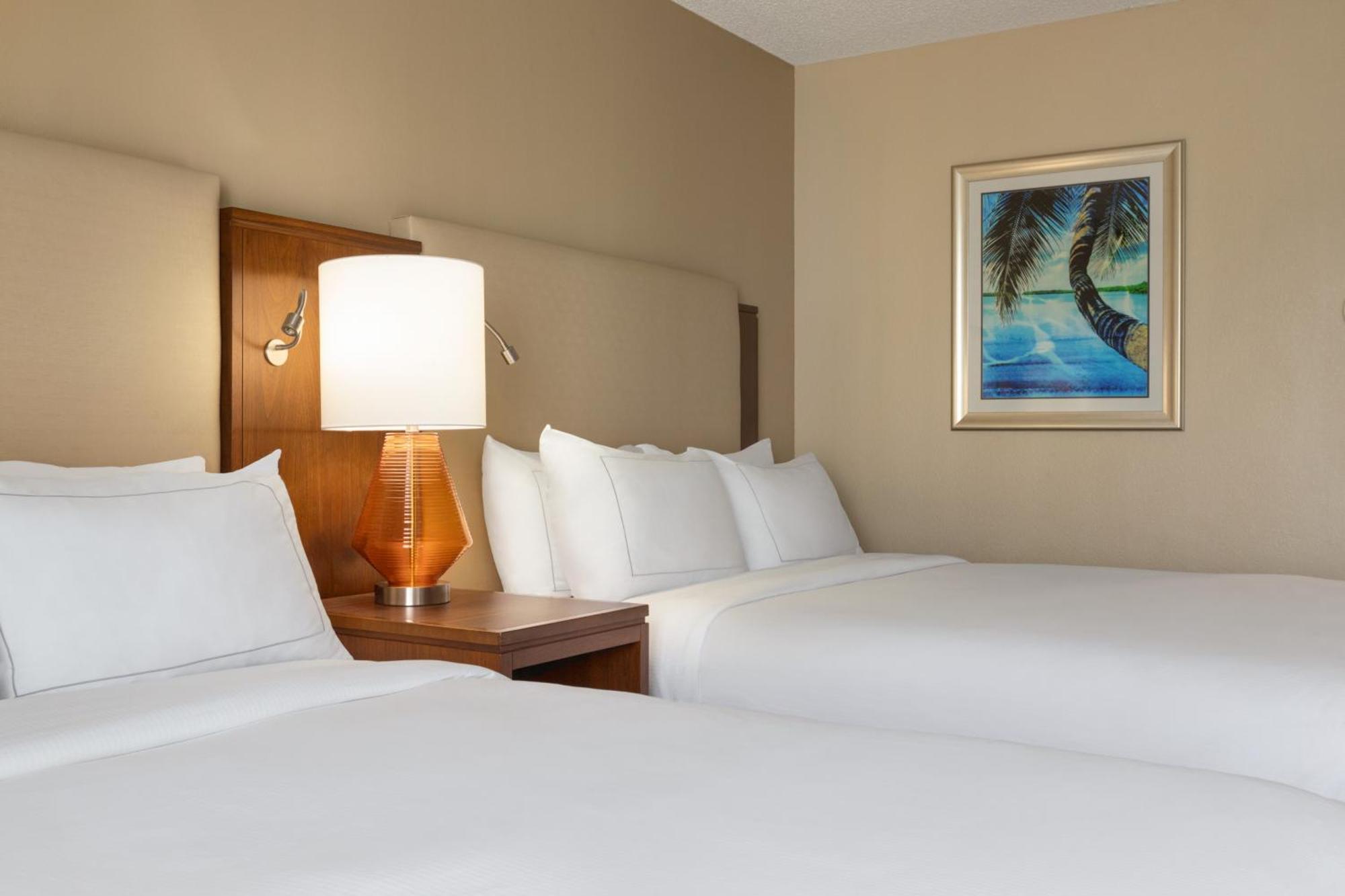 Doubletree By Hilton Fort Myers At Bell Tower Shops Екстериор снимка