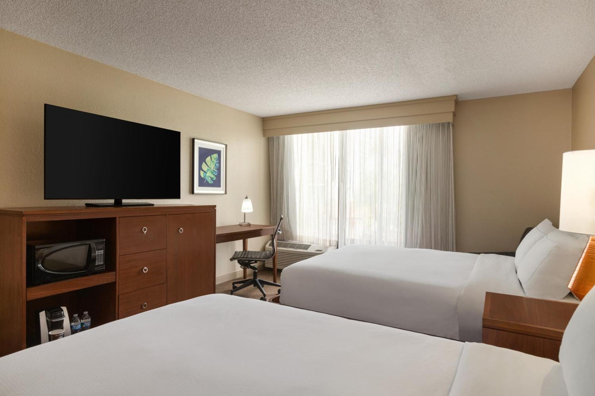 Doubletree By Hilton Fort Myers At Bell Tower Shops Екстериор снимка