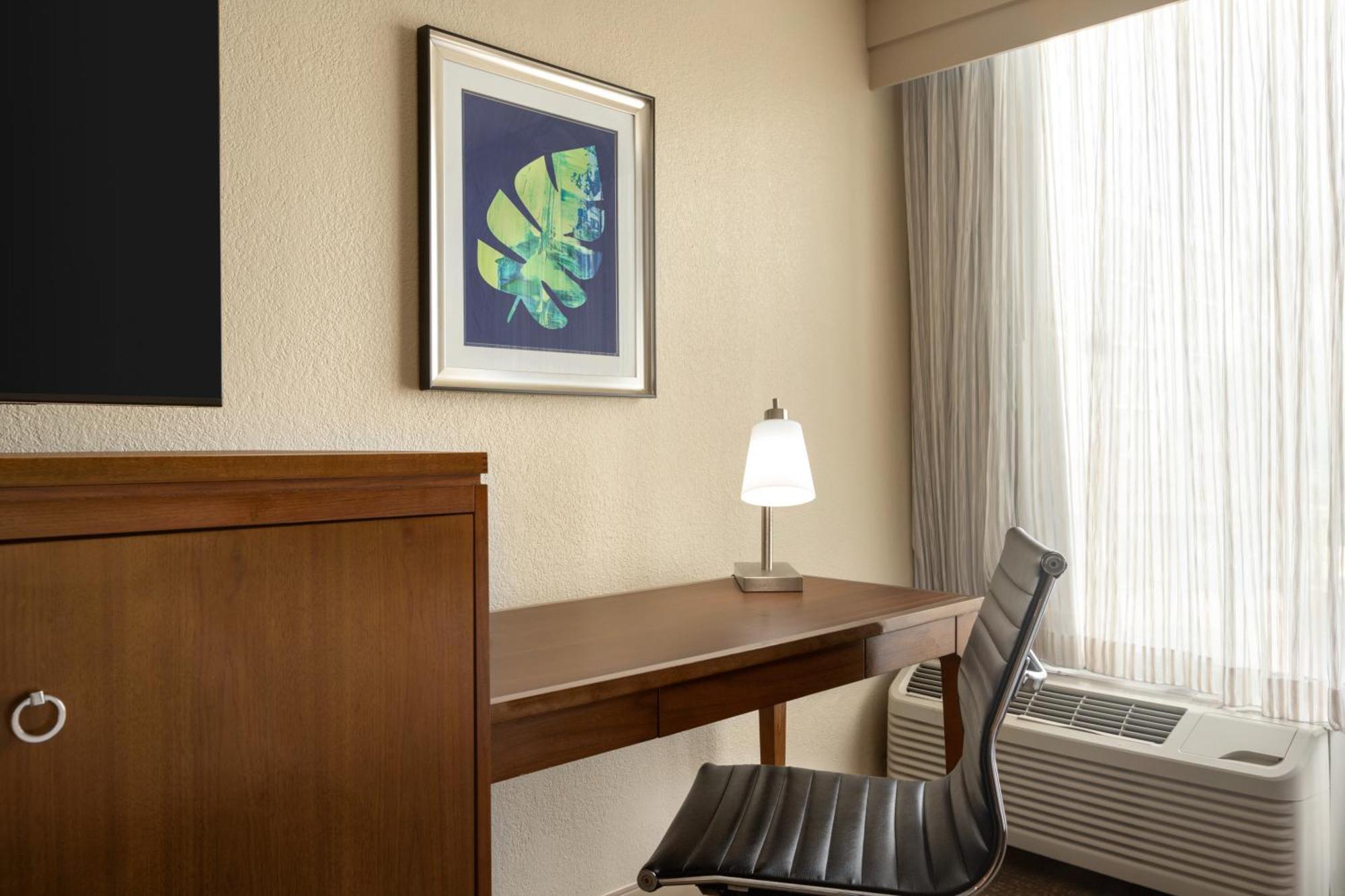 Doubletree By Hilton Fort Myers At Bell Tower Shops Екстериор снимка