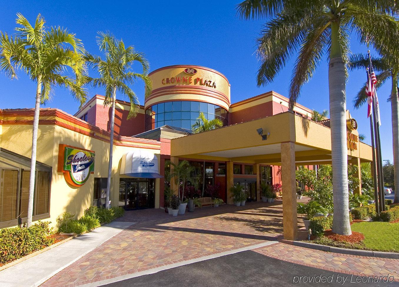Doubletree By Hilton Fort Myers At Bell Tower Shops Екстериор снимка