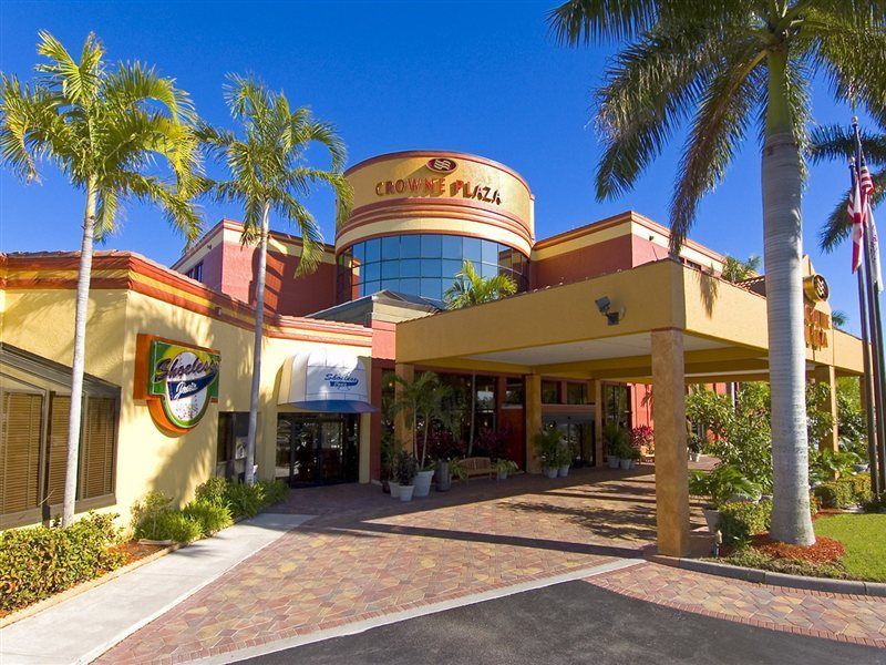Doubletree By Hilton Fort Myers At Bell Tower Shops Екстериор снимка