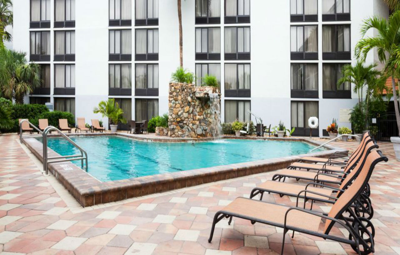 Doubletree By Hilton Fort Myers At Bell Tower Shops Екстериор снимка